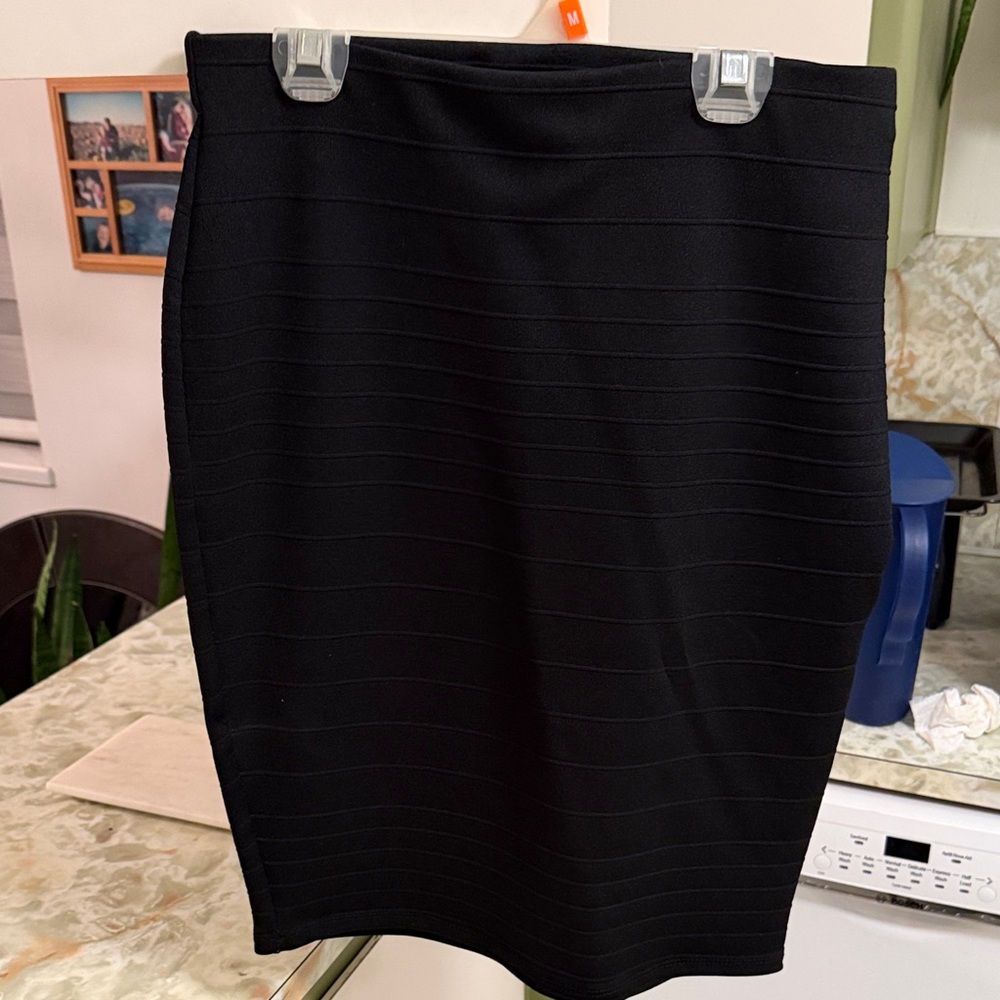 Chic Black Pencil Skirt